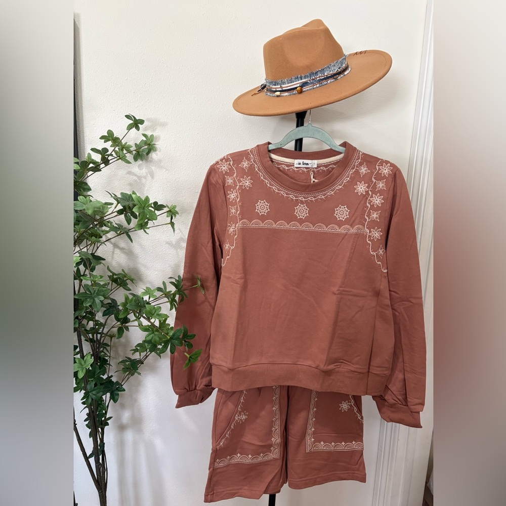 Women's terra cotta  Embroidered Shorts and sweatshirt top InLoom NWT